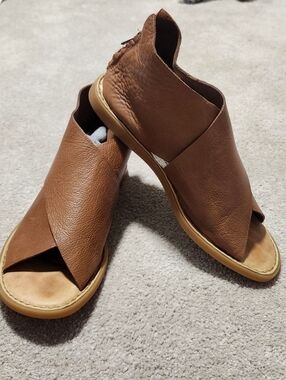 BOC Born Concept Women's Bria Tan Faux Leather Flats Open Toe Women's Size-9